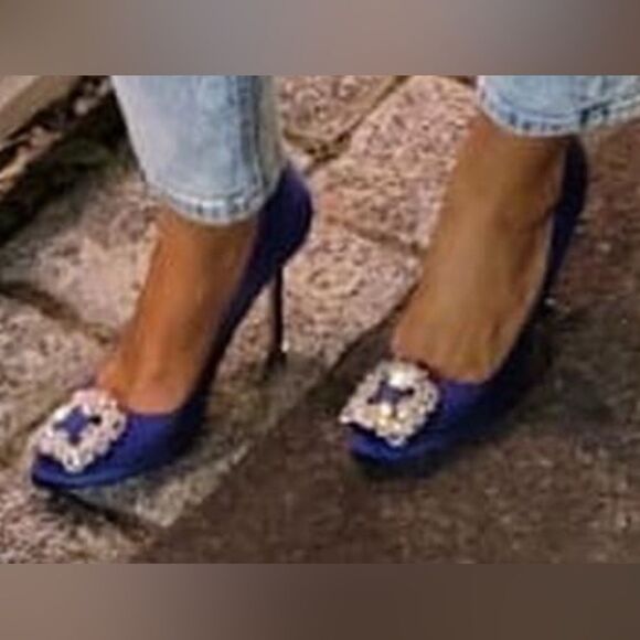 Manolo Blahnik Shoes - Manolo Blahnik Hangisi Raso in Bleu